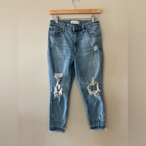 Abercrombie and Fitch High Rise Mom Jean Distressed Size 6 SHORT - Picture 1 of 6